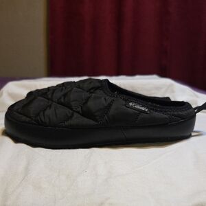 Columbia Black Quilted Indoor Slippers